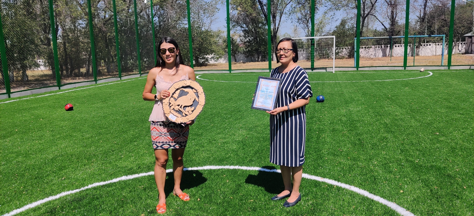 Салтанат Казыбаева, директор "Алматы марафона", и Анар Сарсекова, директор СШИ